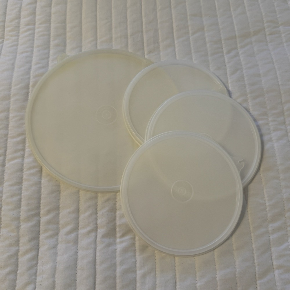 Lot Of Random Tupperware Lids And Plate Various Sizes 5‎ Pieces